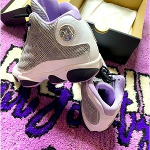 Air Jordan Retro 13 (GS) . Size 5. Only Worn twice.